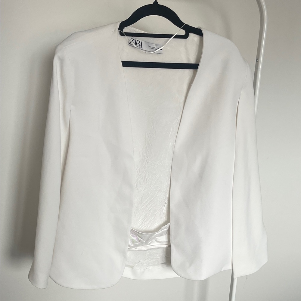 Zara Women’s White cape Blazer